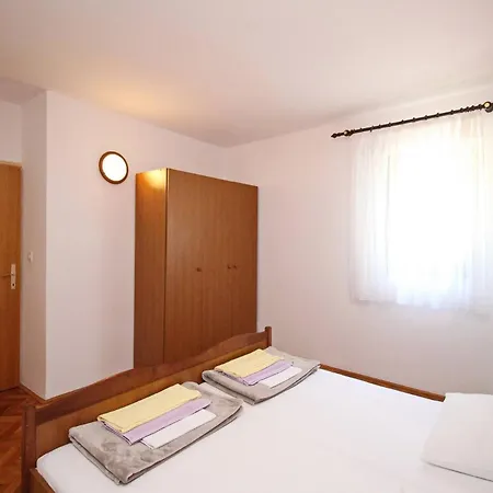 Karamarko Konukevi 3*