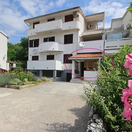Karamarko 3* Baška