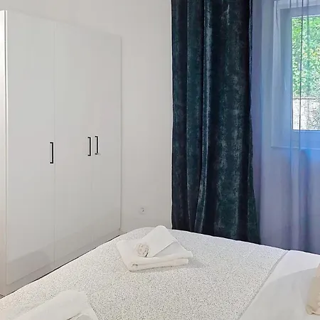 Karamarko 3* Baška