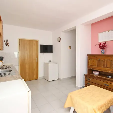 Guest house Karamarko Baska (Krk)